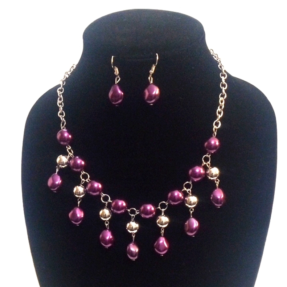 PAPARAZZI PURPLE AND SILVER BEADED NECKLACE AND PIERCED DANGLE EARRINGS SET